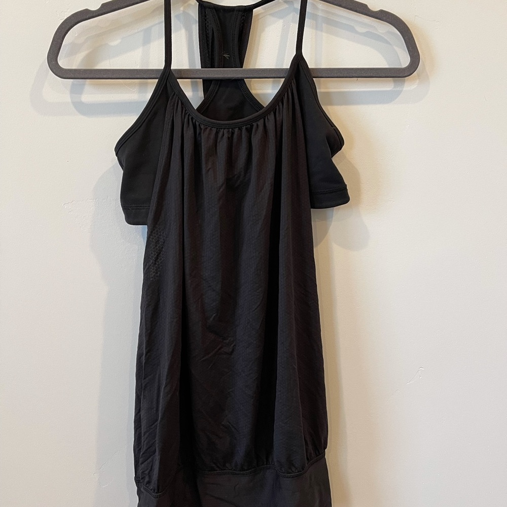Black lululemon workout tank